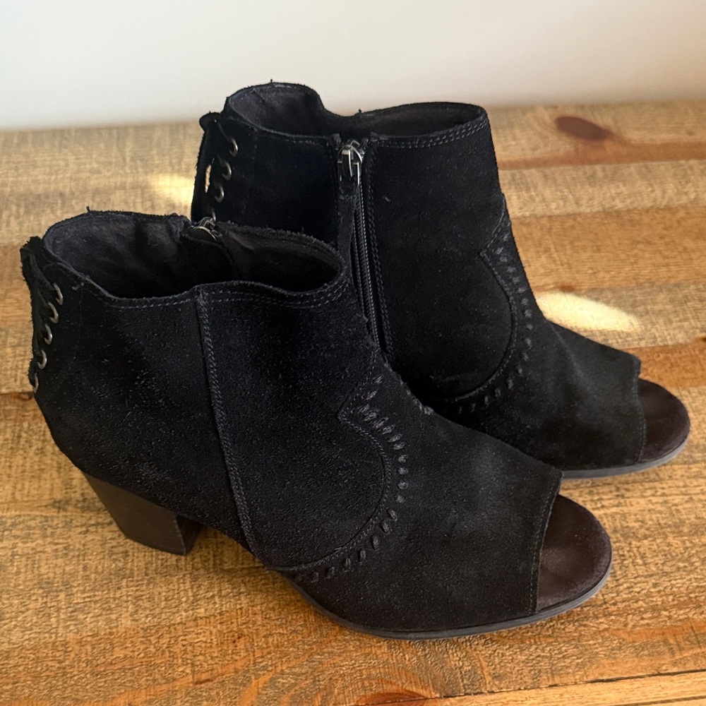 Minnetonka Suede Black Peep-Toe Ankle Boots